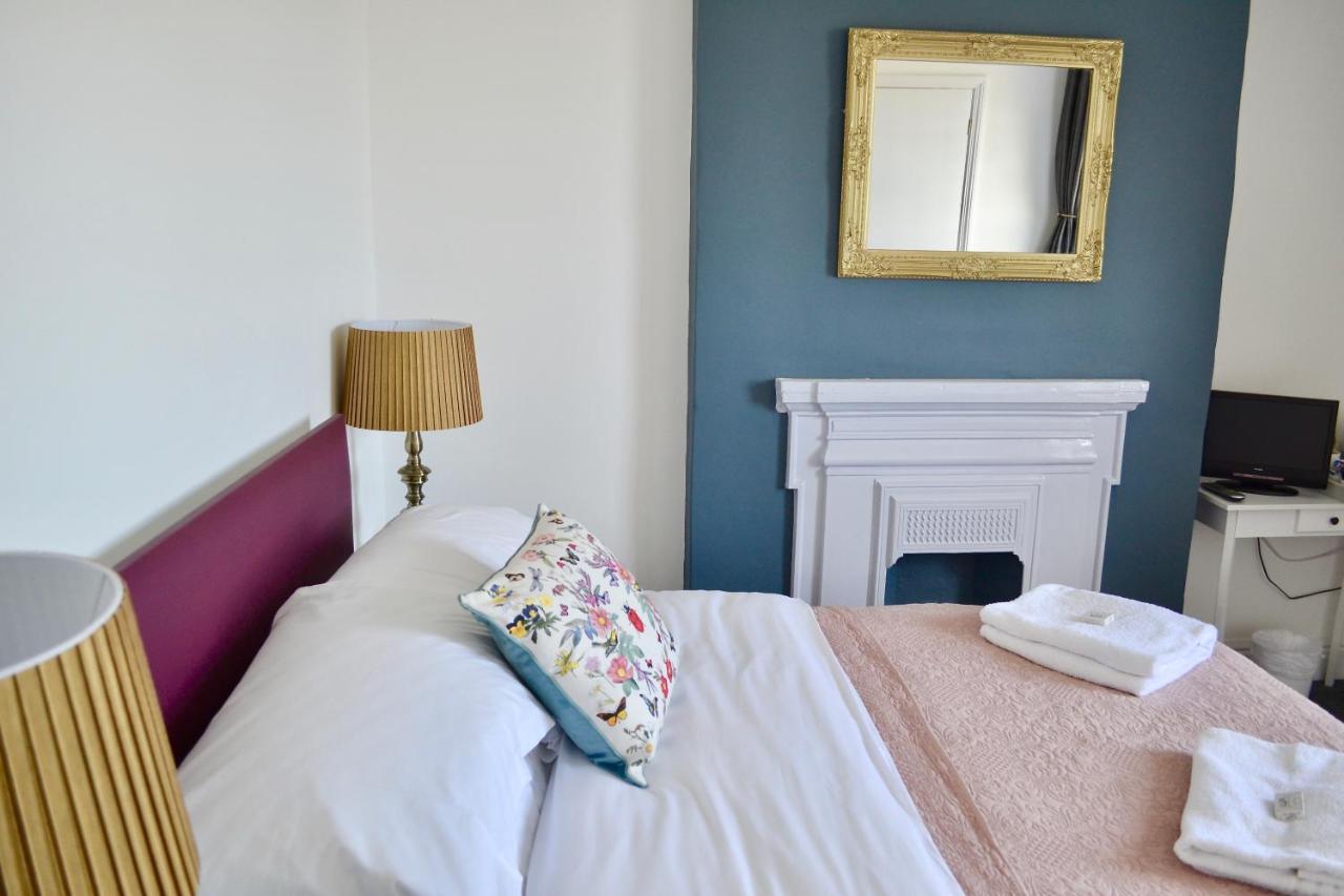 Hotel The Nags Head Lyme Regis Zewnętrze zdjęcie