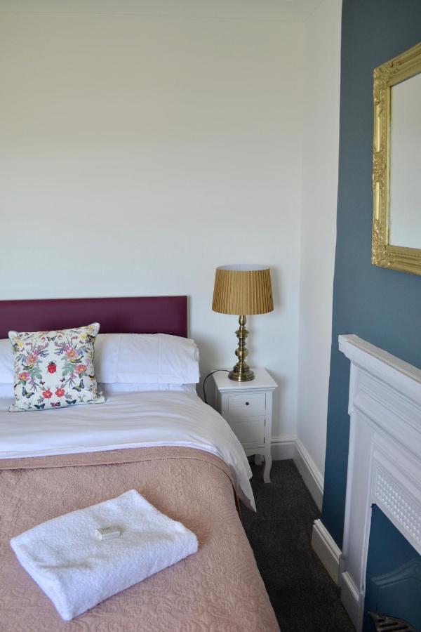Hotel The Nags Head Lyme Regis Zewnętrze zdjęcie