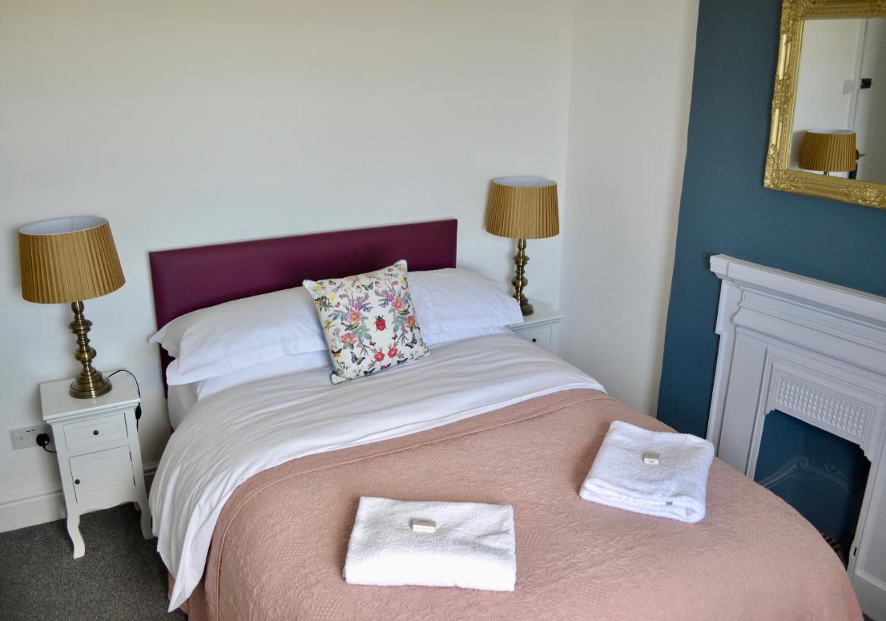 Hotel The Nags Head Lyme Regis Zewnętrze zdjęcie