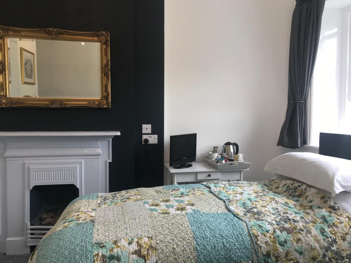 Hotel The Nags Head Lyme Regis Zewnętrze zdjęcie