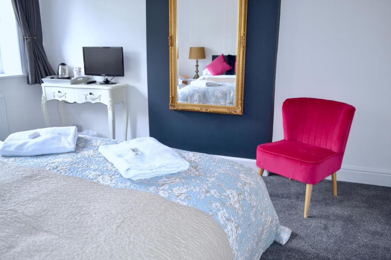 Hotel The Nags Head Lyme Regis Zewnętrze zdjęcie